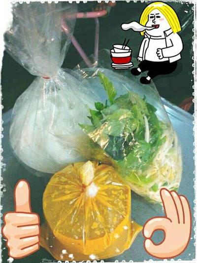 ชุดเล็กทานได้ 4-5 คนค่ะ..เหมาะกะครอบครัวเล็กๆ>_<¦¦¦ ที่ ร้านอาหาร ขนมจีนน้ำยาปู เจ๊แจ๊ด