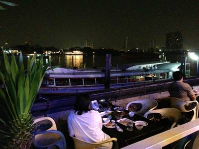 อันนี้ถ่ายจากโต๊ะอาหารที่เรานั่งข้างบน ที่ ร้านอาหาร The Wave Restaurant