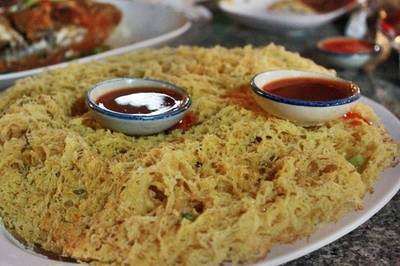 ออส่วนทอดกรอบ คล้ายๆ ปลาดุกฟูเลยเนอะ เมนูนี้ไม่ค่อยชอบค่ะ ที่ ร้านอาหาร อิ่มปลาเผา ดอนเมือง
