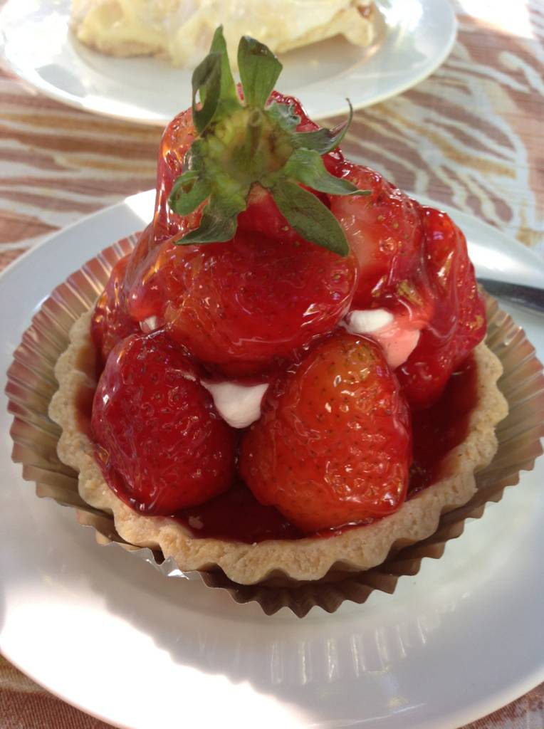พายสตอเบอรี่!! ที่ ร้านอาหาร Love at first bite