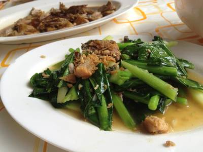 คะน้าปลาเค็ม ที่ ร้านอาหาร โต๋วโภชนา