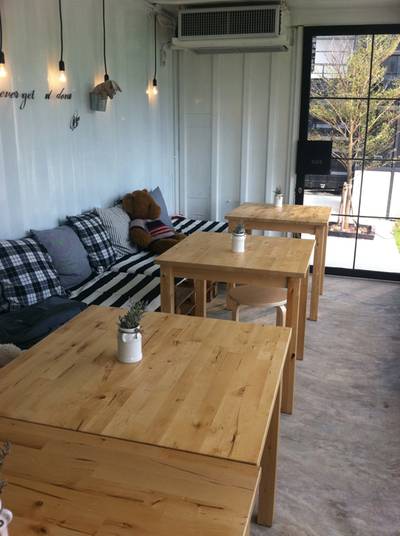 เจ้าหมีนั่งรอเราอยู่ ที่ ร้านอาหาร Tree Box