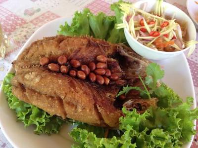 ปลาสำลีแดดเดียว ที่ ร้านอาหาร สวนสี่กรุง