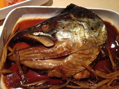 หัวปลาแซลม่อนนึ่งซีอิ๊ว ที่ ร้านอาหาร Gyuma