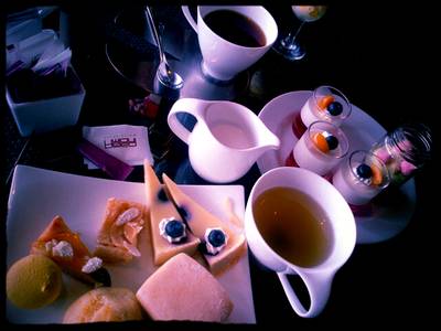 ของหวานอร่อยทุกอย่างเลย ทึ่ชอบมากคือพานาคอตต้าเอามาที3เลย:) ที่ ร้านอาหาร Panorama Crowne Plaza Hotel