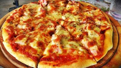 Italian Pizza ที่ ร้านอาหาร Ley Cafe' Coffee and Restaurant Pranburi