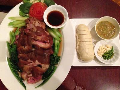 ขาหมูหมั้นโถ ที่ ร้านอาหาร Baik Baik