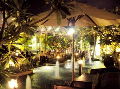 โรแมนติก ที่ ร้านอาหาร Baik Baik