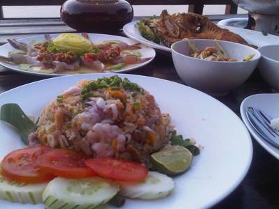 ร้านอาหาร ริมผา ลาภิน
