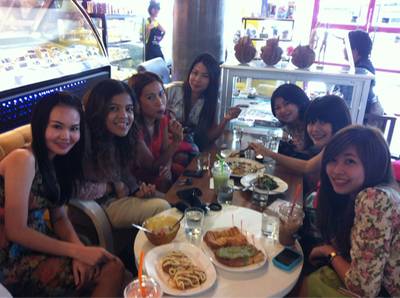 มาทานกับเพื่อนๆ สตรีนครสวรรค์  ที่ ร้านอาหาร BITTER*SWEET