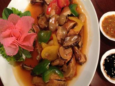 ไก่เหล้าแดง ที่ ร้านอาหาร Baik Baik
