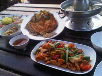 ร้านอาหาร ริมผา ลาภิน