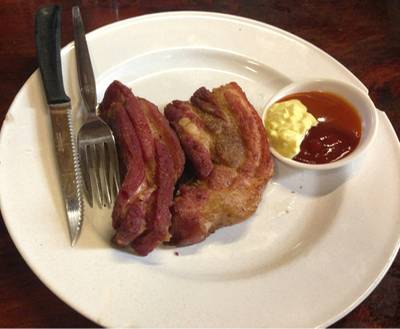แฮมกระดูกอ่อน ขึ้นชื่อที่สุดของร้าน ที่ ร้านอาหาร ครัวเขาใหญ่