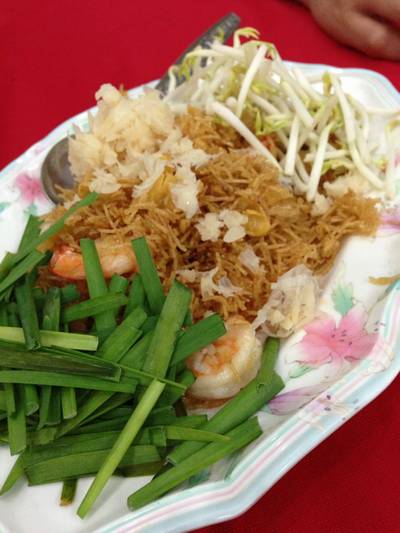 หมี่กรอบ...อร่อยมากกกก ที่ ร้านอาหาร ศรแดง ตลิ่งชัน
