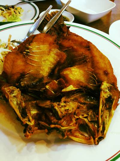 ปลากระพงทอดน้ำปลา ที่ ร้านอาหาร สมบูรณ์โภชนา อุดมสุข