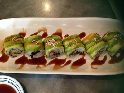 caterpillar roll ที่ ร้านอาหาร ฟูจิ อาคารอื้อจือเหลียง