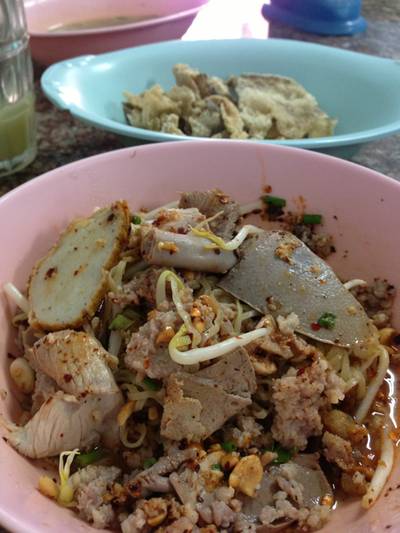 ร้านอาหาร รุ่งเรือง ก๋วยเตี๋ยวหมู