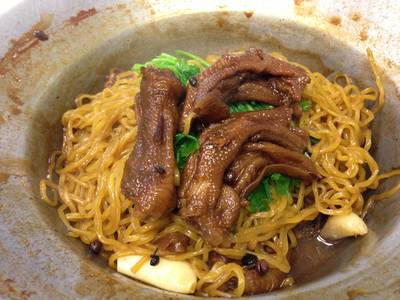ขาเป็ดอบหม้อดิน 150 บาท ที่ ร้านอาหาร หัวปลาหม้อไฟ เทียน เทียน