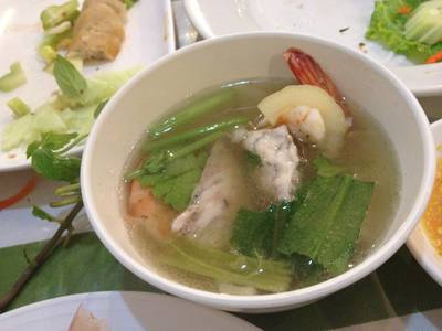 ฟองดูในชามแบ่ง ที่ ร้านอาหาร VT Namnuang