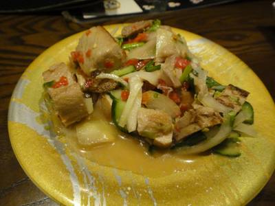 ยำทูน่าในจานสีทองก็ 99 บาทค่ะ ที่ ร้านอาหาร Sushi Den Central Ladprao