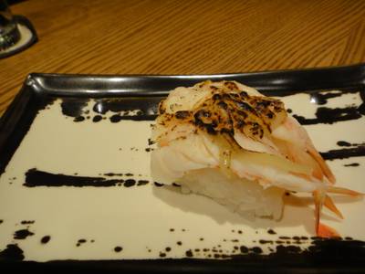 เชฟทำให้จานต่อจาน หอมมาก ที่ ร้านอาหาร Sushi Den Central Ladprao