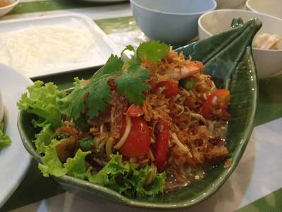 ยำหัวปลี ที่ ร้านอาหาร VT Namnuang
