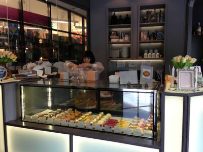ร้านอาหาร Let Them Eat Cake