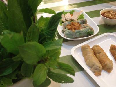สำหรับคนชอบทานผักสด ที่ ร้านอาหาร VT Namnuang