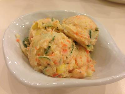 สลัดมันฝรั่ง ที่ ร้านอาหาร Dotonbori Ramen The Crystal Park สลัดมันฝรั่ง ที่ ร้านอาหาร Dotonbori Ramen The Crystal Park