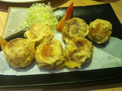 ทาโกะยากิ กรอบนอกนุ่มในของโปรด ที่ ร้านอาหาร Kazokutei Central ปิ่นเกล้า ทาโกะยากิ กรอบนอกนุ่มในของโปรด ที่ ร้านอาหาร Kazokutei Central ปิ่นเกล้า