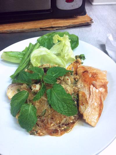 ลาบวุ้นเส้นแซลมอนย่าง ที่ ร้านอาหาร Caffe Nero by Black Canyon Coffee - Grace Hotel โรงแรมเกรซ ลาบวุ้นเส้นแซลมอนย่าง ที่ ร้านอาหาร Caffe Nero by Black Canyon Coffee - Grace Hotel โรงแรมเกรซ