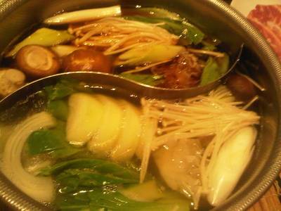 หอมน้ำซุปกลมกล่อม ที่ ร้านอาหาร Tazu Shabu Yaki