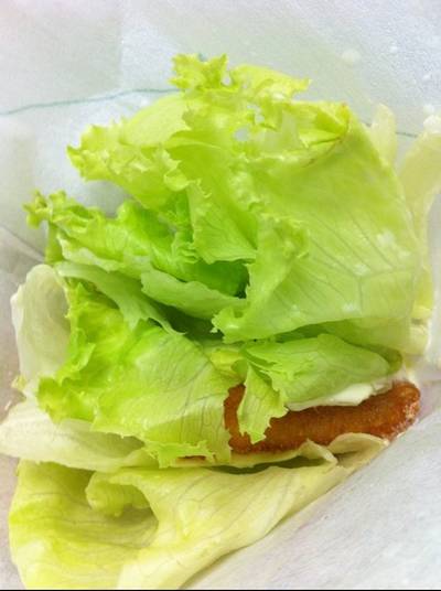 พยายามถ่ายให้เห็นชิ้นปลา ที่ ร้านอาหาร Mos Burger Siam Paragon