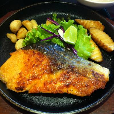 แซลมอนสเต๊ก ที่ ร้านอาหาร Kasa Japanese restaurant The Circle