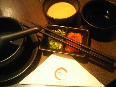อุปกรณ์พร้อมทานแล้วค่ะ ที่ ร้านอาหาร Tazu Shabu Yaki