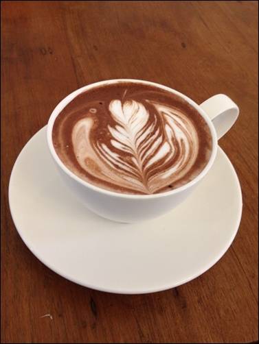 มอคค่าร้อน เข้มข้น หอมอร่อยมากๆค่ะ ที่ ร้านอาหาร ณ coffee