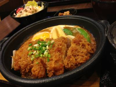 หมูชุบแป้งทอดราดซอสมิโสะ ที่ ร้านอาหาร Yayoi Fashion Island