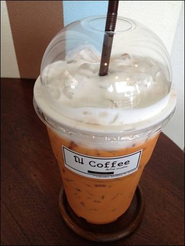 ชาไทยเย็นเข้มข้นมากๆ หอมชา อร่อย กลมกล่อมมากๆค่ะ ที่ ร้านอาหาร ณ coffee