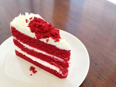 red valvet เค้กค่ะ อร่อยเหมือนกันค่ะ นุ่มๆ ครีมชีสหอมๆข้างหน้าเข้ากันได้ดีมากๆ ที่ ร้านอาหาร ณ coffee