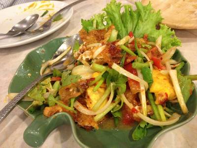 ยำไข่ดาว ที่ ร้านอาหาร ภรณี บาย ภรณี Monopoly Park