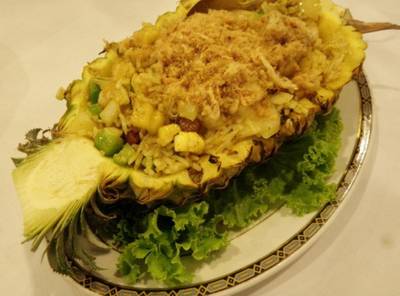 ข้าวผัดสับปะรด ที่ ร้านอาหาร เมธาวลัย ศรแดง