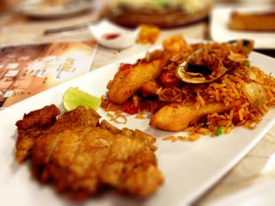 ข้าวผัดสเปญ ที่ ร้านอาหาร ภรณี บาย ภรณี Monopoly Park