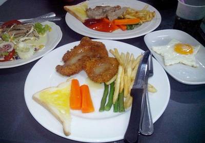อร่อยราคาถูก และที่สำคัญบริการเป็นกันเองดีค่ะ ที่ ร้านอาหาร สเต็กลุงหนวด