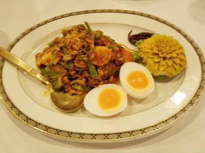 ยําถั่วพลู ที่ ร้านอาหาร เมธาวลัย ศรแดง