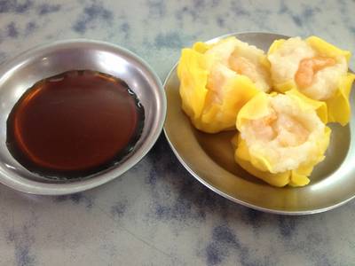 เริ่มด้วยออเดิฟเบา ๆ ขนมจีบกุ้ง ที่ ร้านอาหาร เซี๊ยเย็นตาโฟ