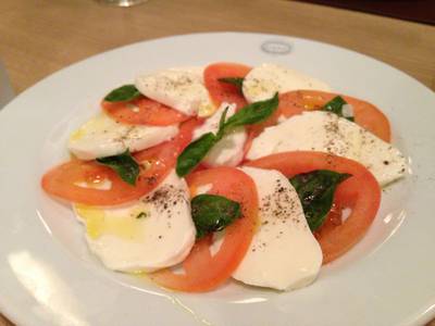 Caprese Salad ที่ ร้านอาหาร Scoozi Pizzeria Italiana The Crystal Park