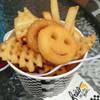 น่ารักมั้ยค่ะ Smile ที่ ร้านอาหาร Fries me to the moon
