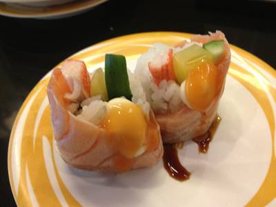 แซลมอลโรล ที่ ร้านอาหาร Heiroku Sushi เซ็นทรัลแจ้งวัฒนะ
