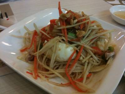 ส้มตำไข่เค็ม ที่ ร้านอาหาร ส้มตำดอกรัก The Circle