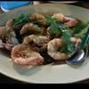 กุ้งผัดมะขาม .... กุ้งตัวใหญ่ๆ สด อร่อย อย่าลืมเมนูนี้ ที่ ร้านอาหาร ครัวกลางดง